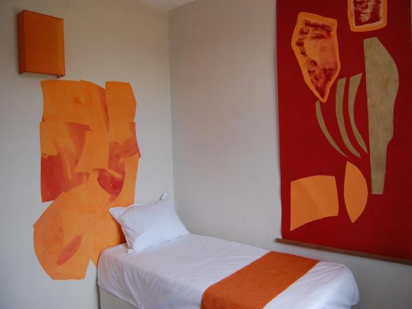 La Tonnelle Guest House : photo 2 de la chambre chambre familiale