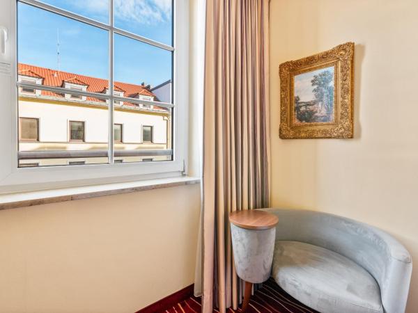 KING's Hotel First : photo 7 de la chambre chambre simple