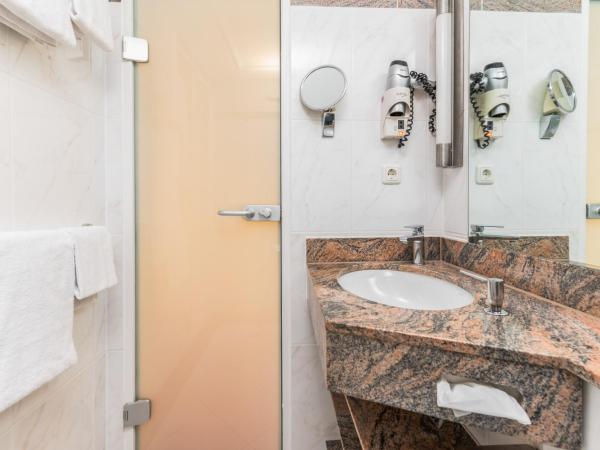 KING's Hotel First : photo 7 de la chambre chambre double