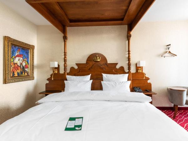 KING's Hotel First : photo 7 de la chambre chambre double club - vue sur cour paisible