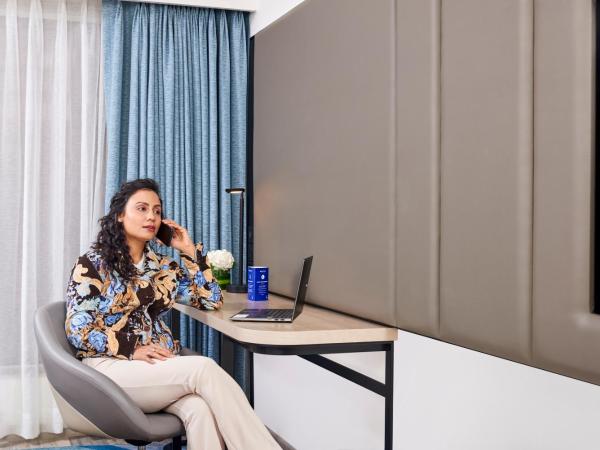 Novotel Mumbai International Airport : photo 6 de la chambre superior twin bed with 20% discount on spa and food & soft beverage at restaurants only and and and 10% on laundry