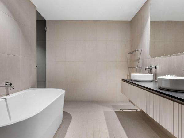 Adina Apartment Hotel Melbourne Southbank : photo 2 de la chambre premier 2 bedroom apartment city view