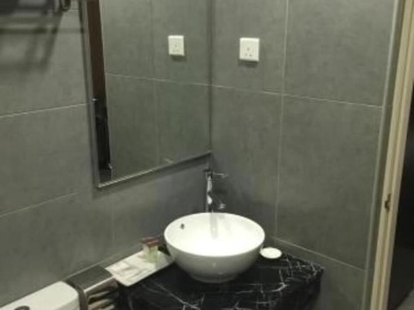 The Grand Campbell Hotel Kuala Lumpur : photo 5 de la chambre chambre supérieure lit queen-size