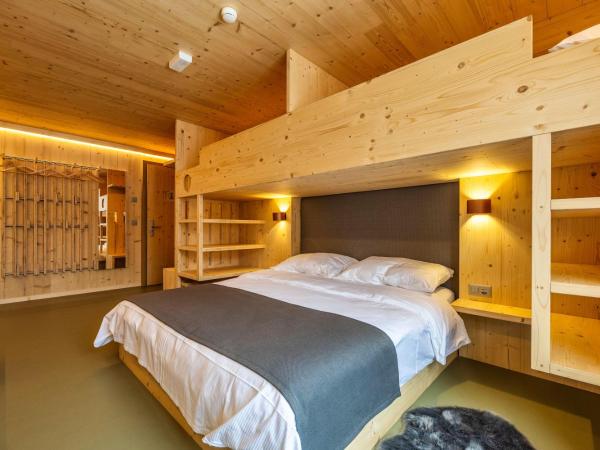 MAD Mount Hotel & Spa : photo 4 de la chambre chambre quadruple avec salle de bains privative