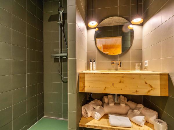 MAD Mount Hotel & Spa : photo 6 de la chambre chambre quadruple avec salle de bains privative