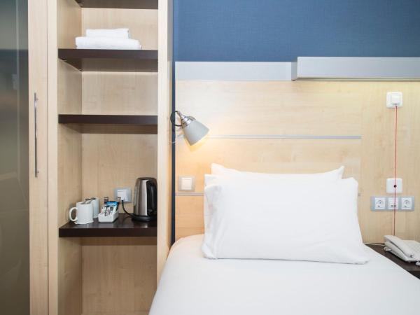 Holiday Inn Express Barcelona City 22@, an IHG Hotel : photo 8 de la chambre chambre lit queen-size standard - accessible aux personnes à mobilité réduite