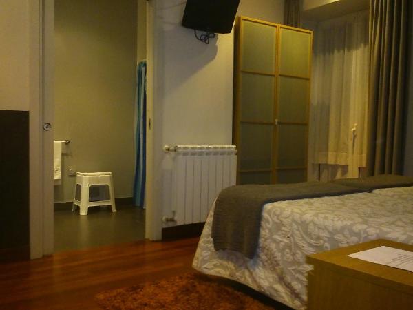 Hostal San Sebastian Centro : photo 3 de la chambre chambre lits jumeaux