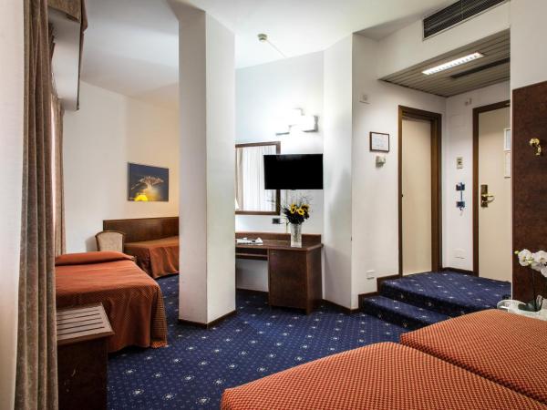 Hotel Mirage : photo 3 de la chambre chambre quadruple