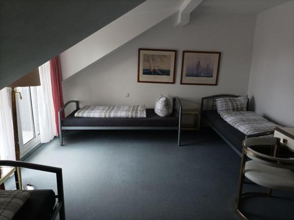 Pension für Monteure in Dresden, Zimmer mit eigenem Bad und großer Gemeinschaftsküche : photo 7 de la chambre suite familiale deluxe