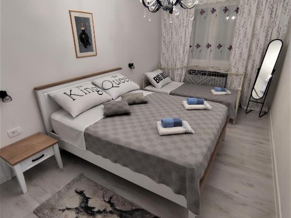 Villa Radić : photo 6 de la chambre chambre triple avec salle de bains privative séparée