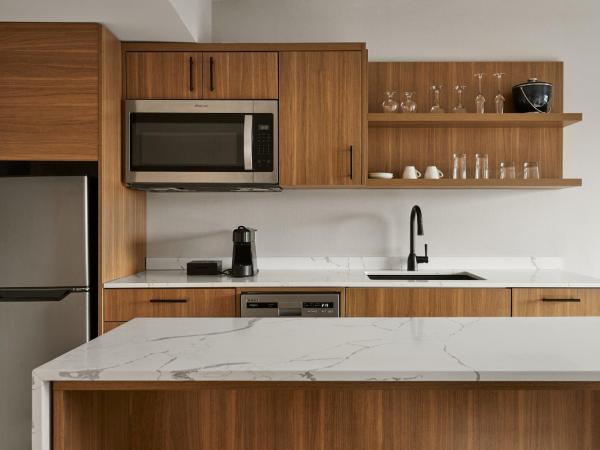 Hyatt Place Montreal - Downtown : photo 7 de la chambre suite 1 chambre lit king-size avec canapé-lit