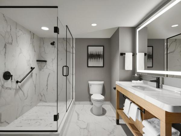 Hyatt Place Montreal - Downtown : photo 10 de la chambre suite 1 chambre lit king-size avec canapé-lit