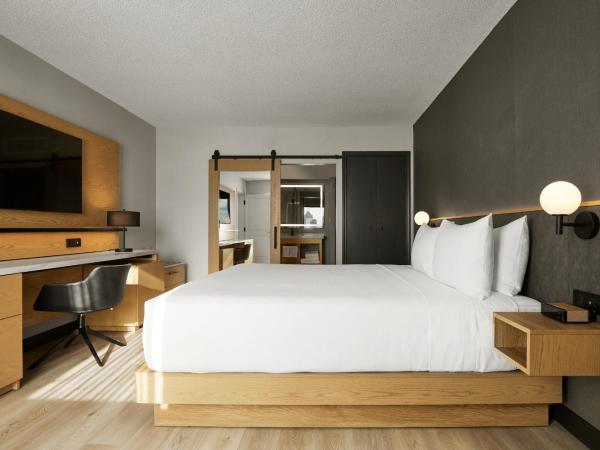 Hyatt Place Montreal - Downtown : photo 4 de la chambre suite 1 chambre lit king-size avec canapé-lit