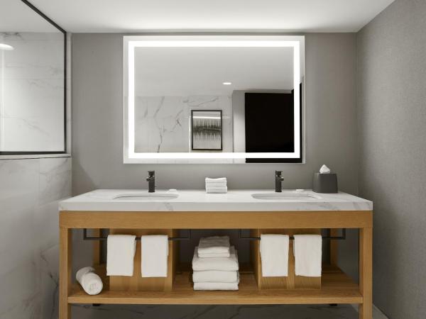 Hyatt Place Montreal - Downtown : photo 6 de la chambre chambre lit king-size spéciale avec canapé-lit