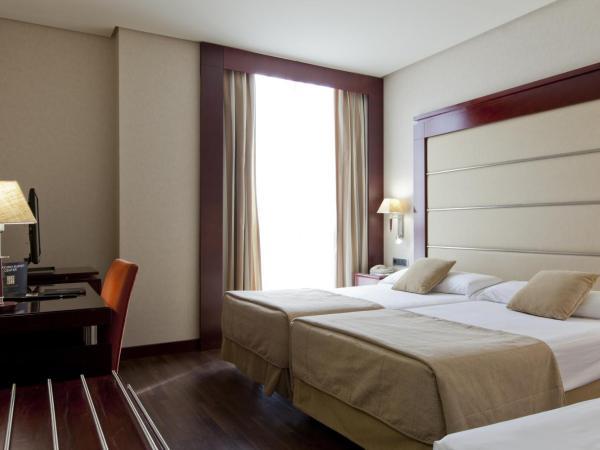 Hotel Valencia Center : photo 2 de la chambre chambre double avec lit d'appoint