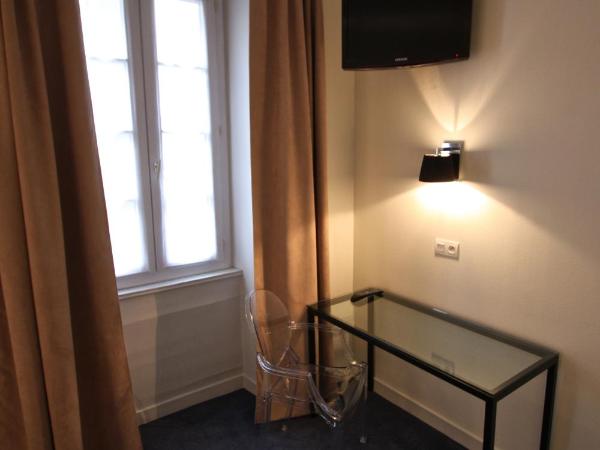 Hôtel Henri IV : photo 4 de la chambre chambre quadruple / familiale