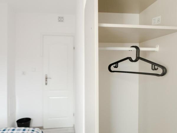 LoftMe Houses Hostel : photo 8 de la chambre chambre simple avec salle de bains commune