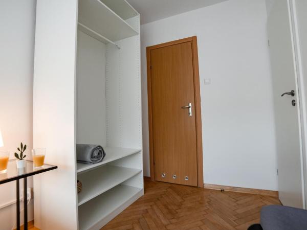 LoftMe Houses Hostel : photo 4 de la chambre chambre double avec salle de bains privative