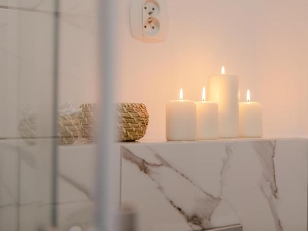 LoftMe Houses Hostel : photo 9 de la chambre chambre double avec salle de bains privative