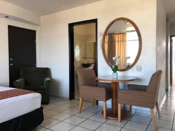 Zona Dorada Suites : photo 4 de la chambre studio avec balcon 