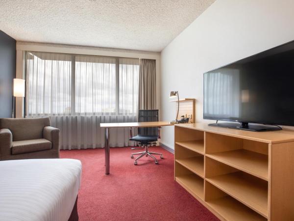 Holiday Inn Melbourne Airport, an IHG Hotel : photo 3 de la chambre chambre lit king-size premium