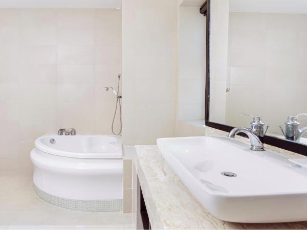 Grand Palazzo Hotel - SHA Extra Plus : photo 4 de la chambre chambre double ou lits jumeaux de luxe avec baignoire