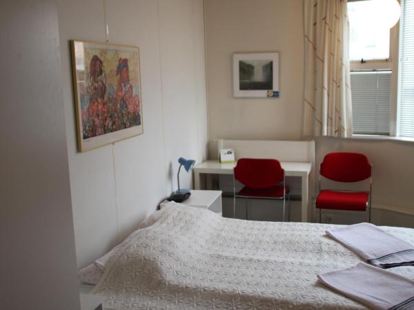 101 Guesthouse Hotel : photo 1 de la chambre chambre double ou lits jumeaux avec salle de bains commune