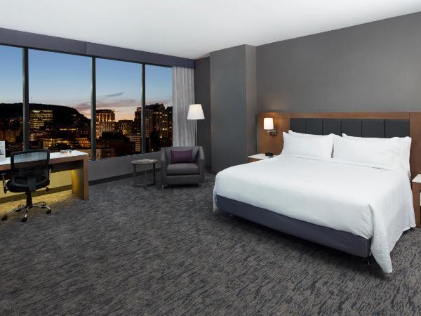 Holiday Inn Hotel & Suites - Montreal Centre-ville Ouest, an IHG Hotel : photo 1 de la chambre suite 1 chambre lit king-size en angle