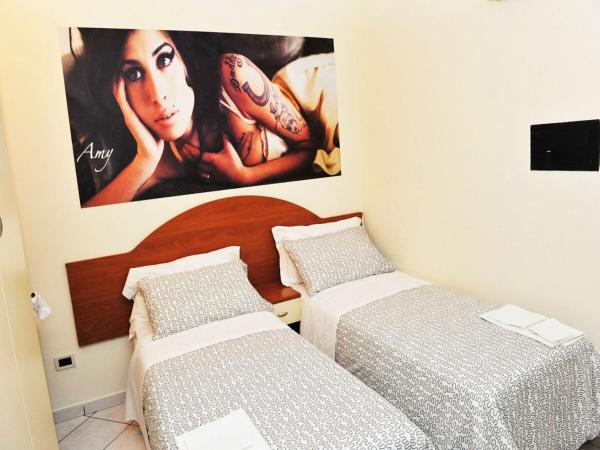 Hotel Villa del Parco : photo 2 de la chambre chambre familiale standard