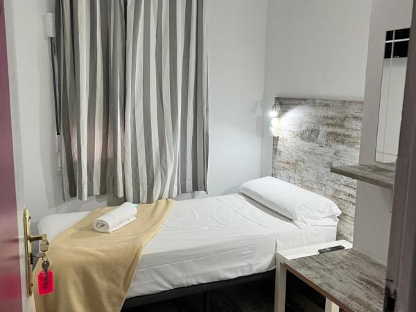 Casa de Huéspedes Almansa : photo 1 de la chambre chambre simple avec salle de bains commune