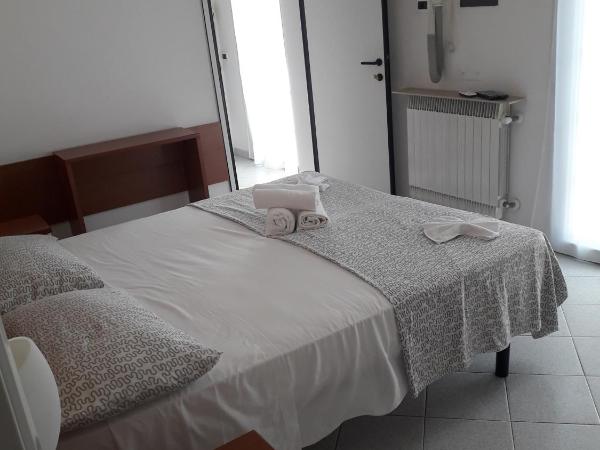 Hotel Villa del Parco : photo 10 de la chambre chambre double ou lits jumeaux standard