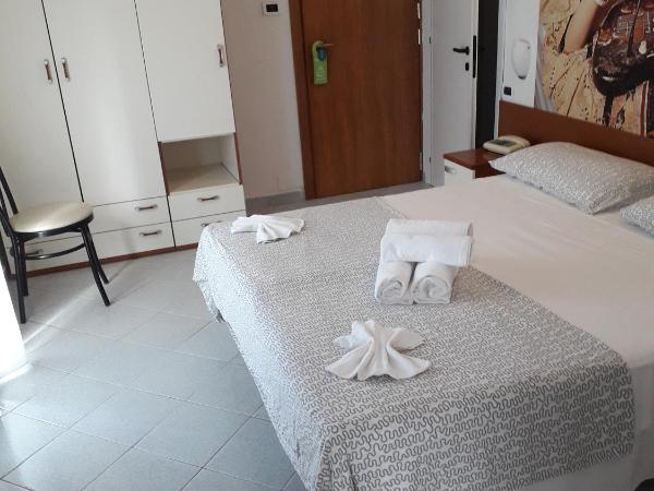 Hotel Villa del Parco : photo 2 de la chambre chambre quadruple standard