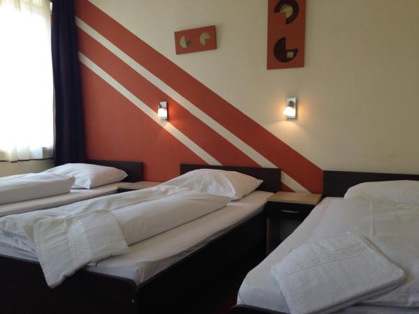 City Hotel Agoston : photo 5 de la chambre chambre triple