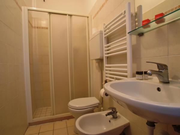 Hotel Villa del Parco : photo 5 de la chambre chambre quadruple standard