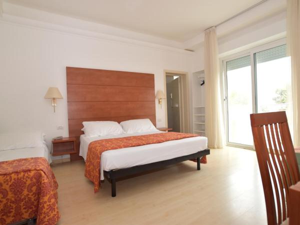 Hotel Villa del Parco : photo 5 de la chambre chambre quadruple deluxe
