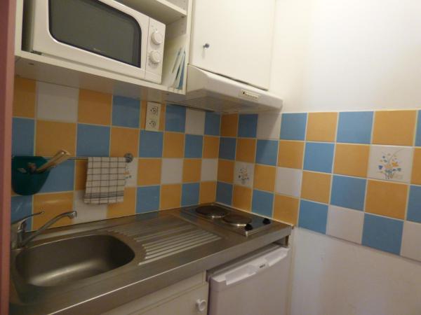 Appart'Hotel Festival Sud Aqua - Avignon TGV : photo 10 de la chambre studio - vue sur piscine