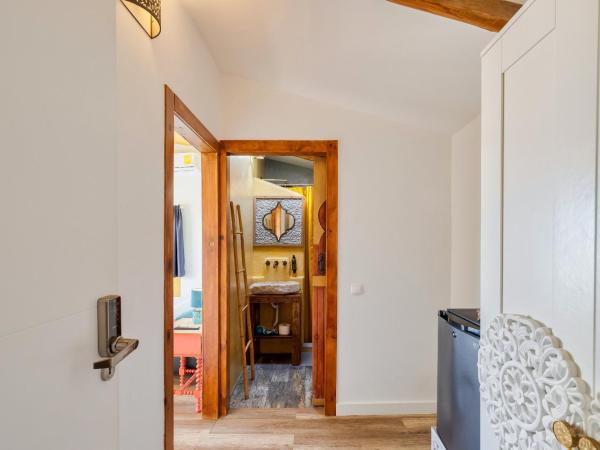 Marina Blue - Apartments & Suites : photo 5 de la chambre chambre double avec terrasse