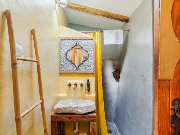 Marina Blue - Apartments & Suites : photo 3 de la chambre chambre double avec terrasse