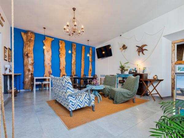 Marina Blue - Apartments & Suites : photo 9 de la chambre chambre double deluxe avec balcon - vue sur mer