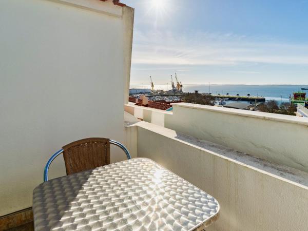 Marina Blue - Apartments & Suites : photo 5 de la chambre chambre double avec balcon - vue sur mer