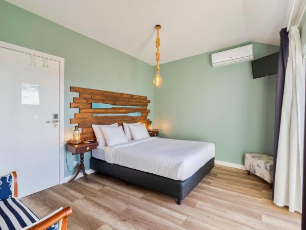 Marina Blue - Apartments & Suites : photo 2 de la chambre chambre double deluxe avec balcon - vue sur mer