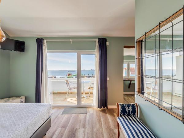 Marina Blue - Apartments & Suites : photo 6 de la chambre chambre double deluxe avec balcon - vue sur mer