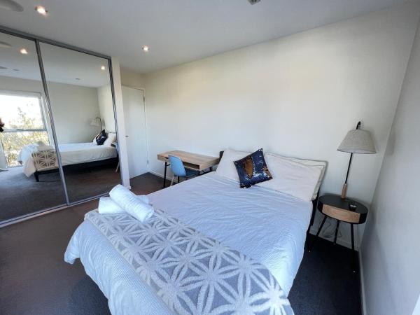 Hobart View : photo 7 de la chambre chambre double avec salle de bains commune