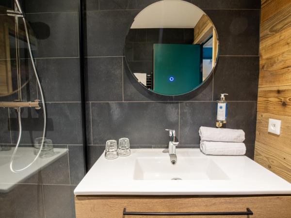 Hotel Les Lutins : photo 3 de la chambre chambre double - vue sur montagne