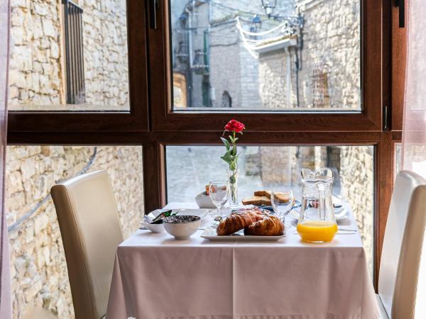 El Forn de Freixenet con servicios de un hotel : photo 6 de la chambre chambre double avec salle de bains privative
