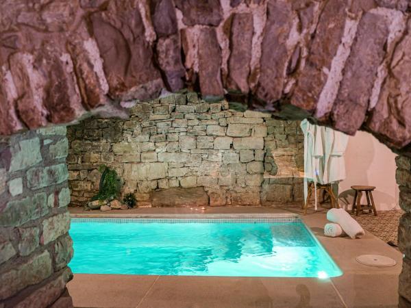 El Forn de Freixenet con servicios de un hotel : photo 6 de la chambre chambre double avec salle de bains privative