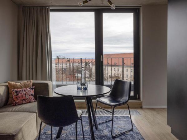 numa I Stark Rooms & Apartments : photo 3 de la chambre medium studio with kitchen and balcony