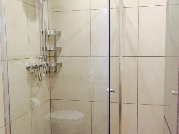 Justhostel : photo 3 de la chambre chambre triple avec salle de bains privative