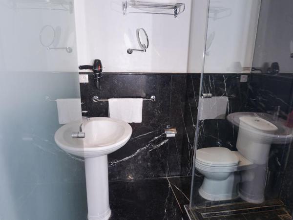 Le 135 appart hotel : photo 4 de la chambre chambre double