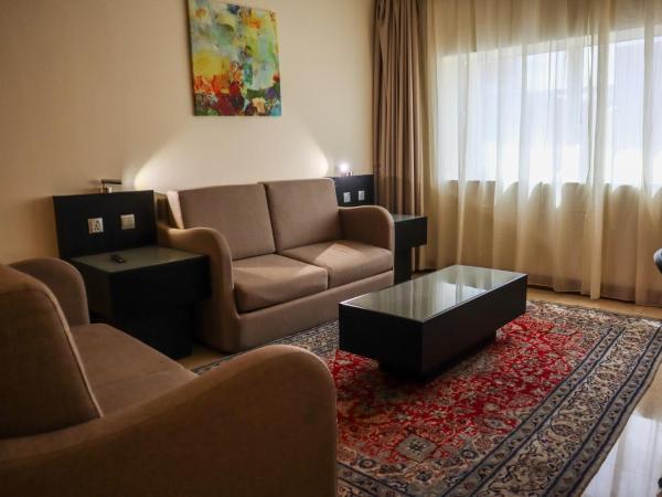 Vision Imperial Hotel Formerly Excelsior Hotel Downtown : photo 6 de la chambre suite exécutive (2 adultes + 1 enfant)